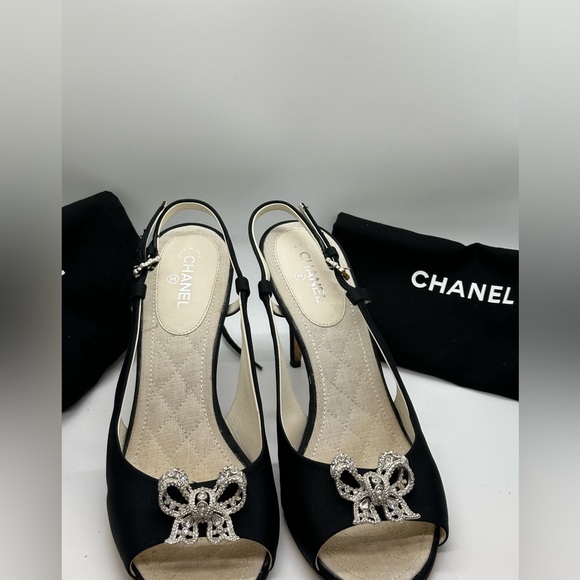 SOLD-CHANEL Crystal Bow pumps G30561 Size 9. - Picture 7 of 14